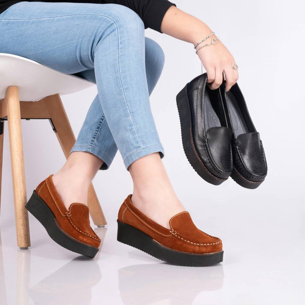 How to choose height increasing shoes that look natural